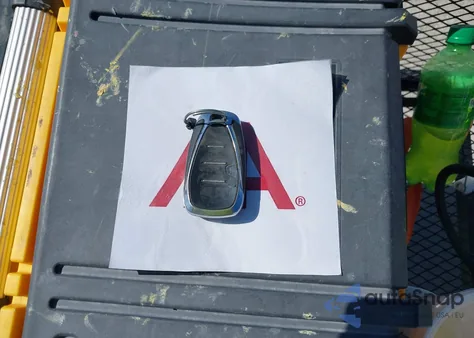 2018 Chevrolet Equinox Premier z USA, uszkodzony, nr VIN 2GNAXMEV2J6119535